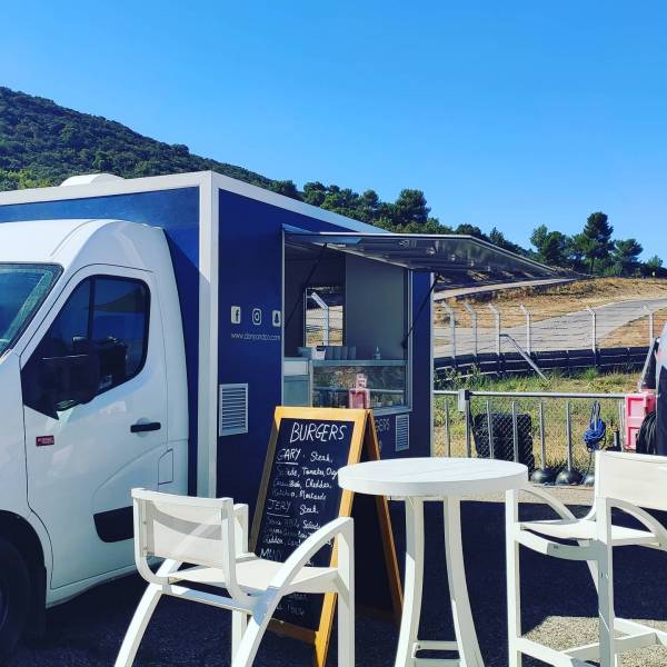 Food truck evenementiel  pour associations au circuit du Grand Sambuc à Vauvenargues